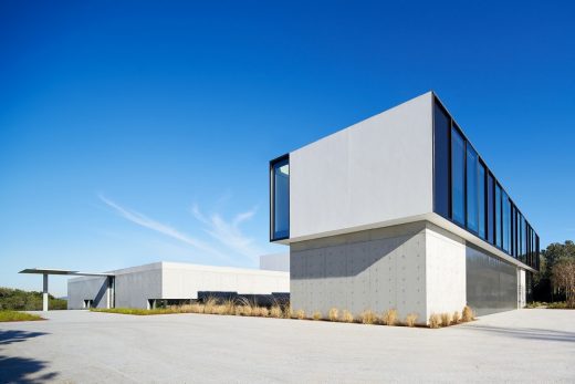 OZ House design by Stanley Saitowitz | Natoma Architects