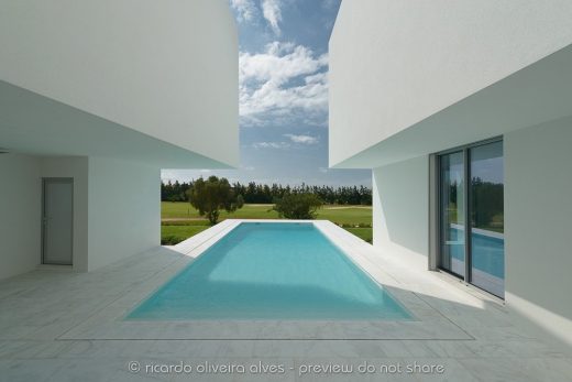 Modern Residence and Swimming Pool in Southern Portugal - design by Corpo Atelier