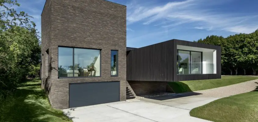 English Houses: Residential Buildings
