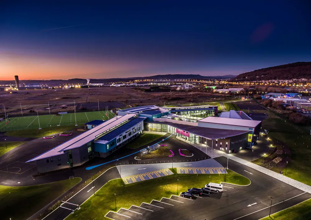 Ysgol Bae Baglan, Port Talbot, Wales