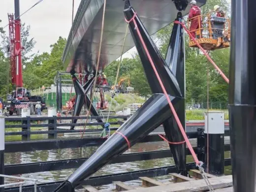 New bridge over Noordhollandsch Kanaal by West 8