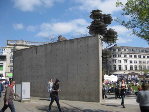 Piccadilly Gardens concrete wall | www.e-architect.com