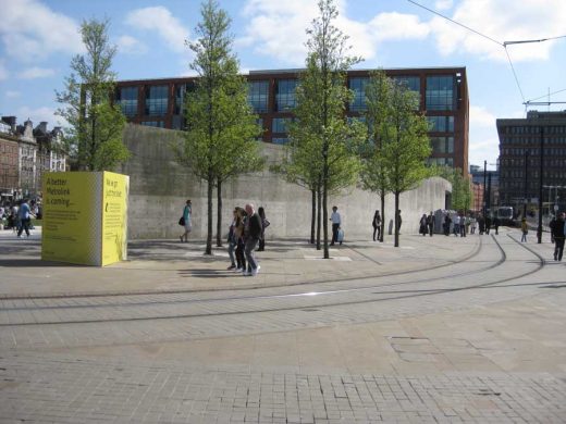 Piccadilly Gardens Pavilion and wall | www.e-architect.com