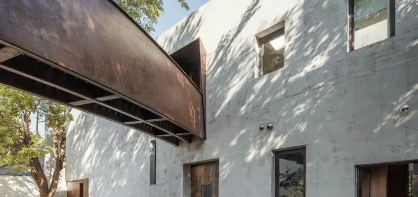 Plain House in Shanghai Property