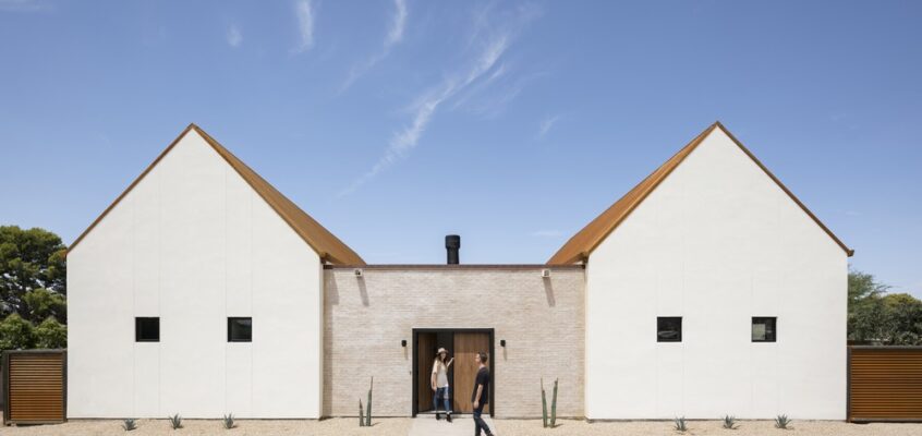 Canal House in Arizona, Mission Style House