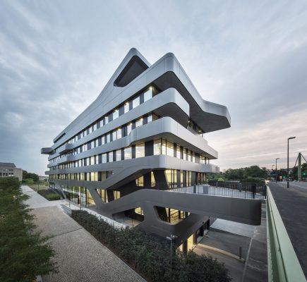 FOM University Düsseldorf Building facade