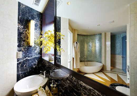Resorts World Sentosa Singapore Guestroom Bathroom