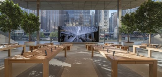 Apple on Michigan Avenue