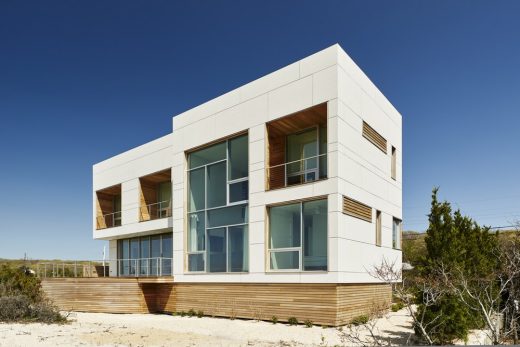 North Sea House on Howard Beach - New York Houses