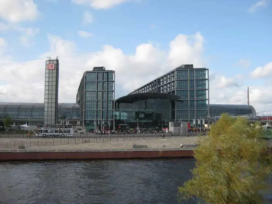 Berlin Hauptbahnhof central station building