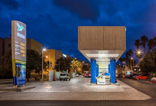 Estación de Servicio design by Romera y Ruiz Arquitectos