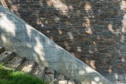 Floating among trees, new Bilbao house