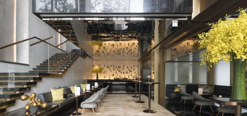 Murray Hotel in Hong Kong Building