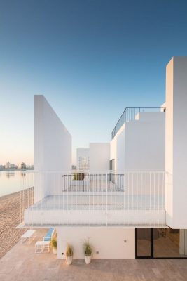 Contemporary waterfront houses in Kuwait