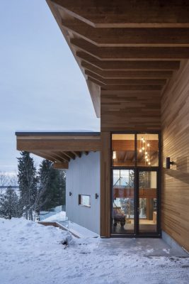 L'Accostee House in Adstock Quebec