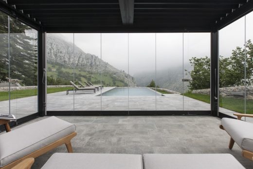 Palacete Cantabria Bioclimatic Pergola by Kawneer