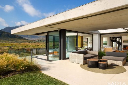 Restio River House in Pringle Bay - South African Home