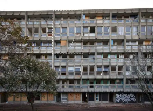 Robin Hood Gardens London housing - Venice Architecture News