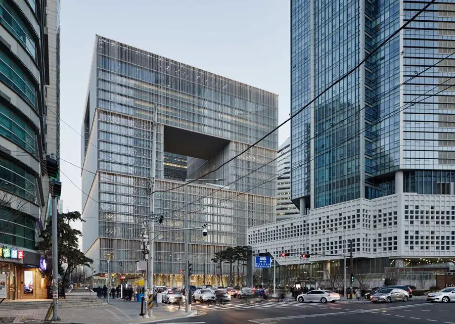 Jeffrey Hutchison and Associates Designs DFS T Galleria in Macau