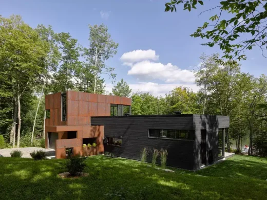 House at Charlebois Lake, Québec property