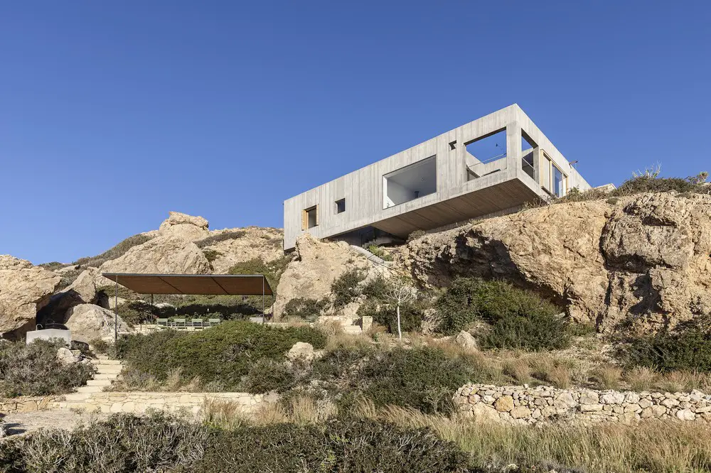 Patio House by OOAK architects in Greece