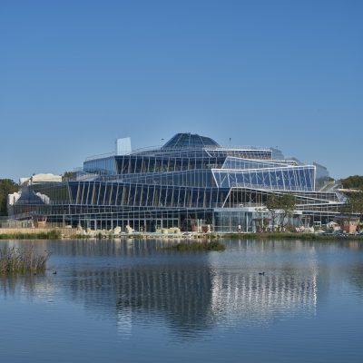 Water Park Aqualagon, Villages Nature Paris, Marne-la-Vallée vy Jacques Ferrier Architecture