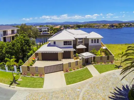 Clear Water Bay Avenue Home by Superdraft in Gold Coast, Queensland