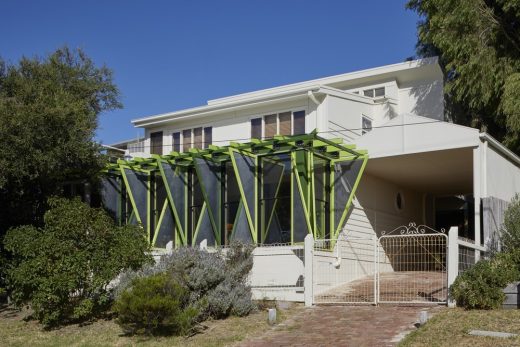 Green Shutter House in Breamlea