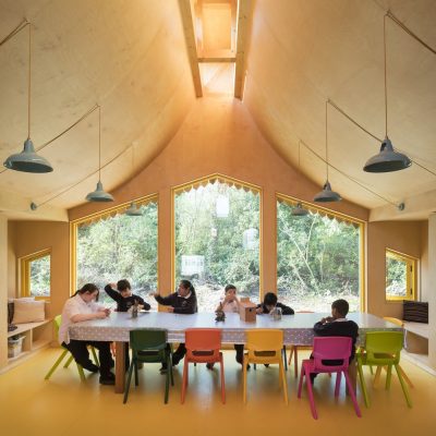 Belvue Woodland Classrooms building by Studio Weave