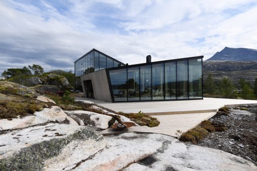 Efjord Retreat on Halvaroy Island