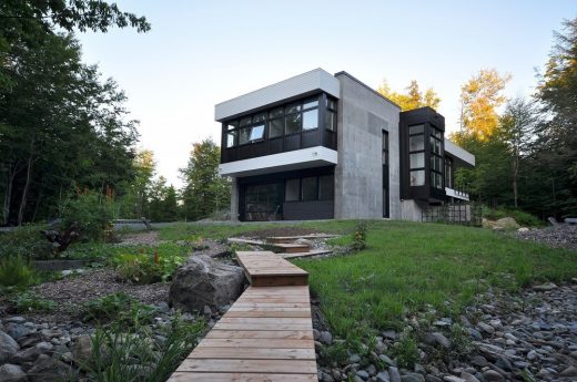 Shelter on a Rock in Racine Quebec