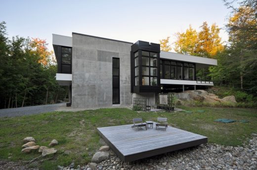 Shelter on a Rock in Racine Quebec