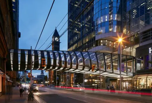 Lighting of the CF Toronto Eaton Centre Bridge