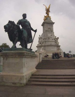 Buck House fountain and monument