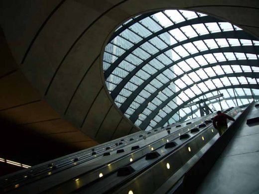 Canary Wharf Station London building