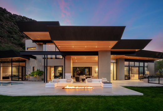 Contemporary home in Paradise Valley by Kendle Design Collaborative