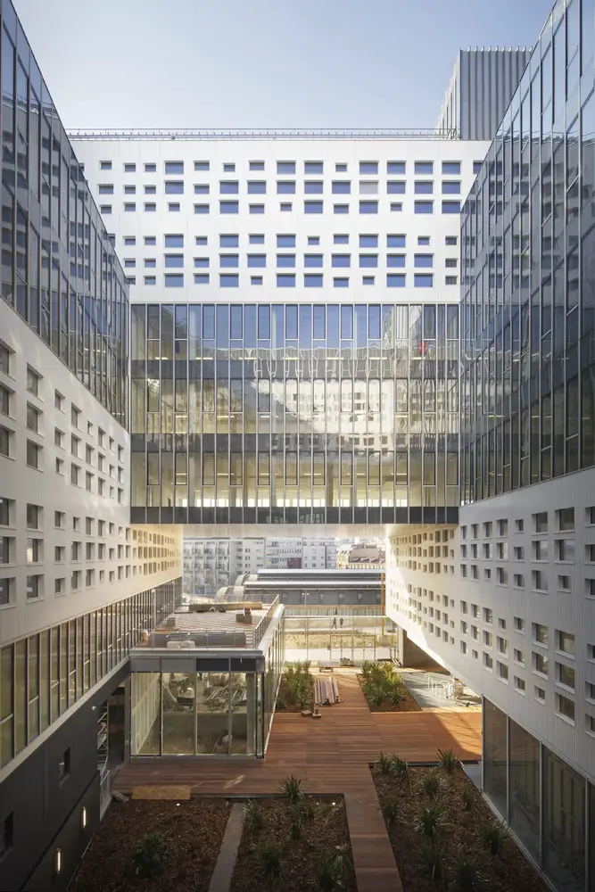 Panorama Bridge-Building in Paris