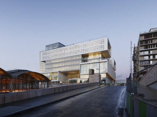 Panorama Bridge-Building in Paris