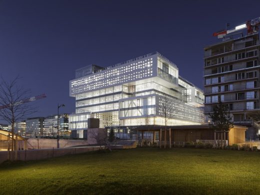 Panorama Bridge-Building in Paris