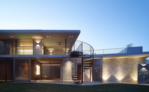 V House on the Sunshine Coast