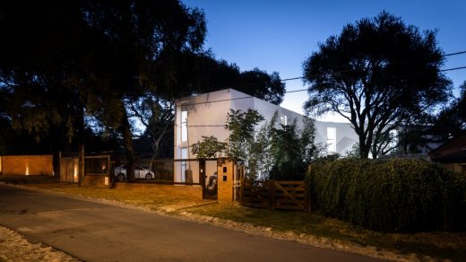 White Curve Housing in Cordoba