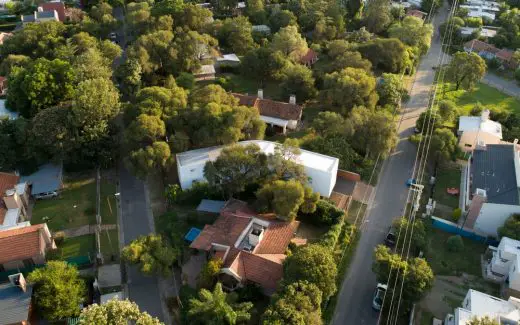 White Curve Housing in Cordoba