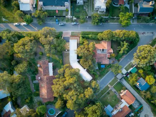 White Curve Housing in Cordoba