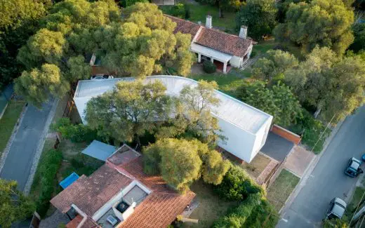 White Curve Housing in Cordoba