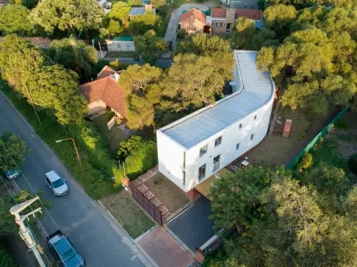 White Curve Housing in Cordoba