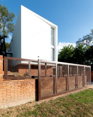 White Curve Housing in Cordoba