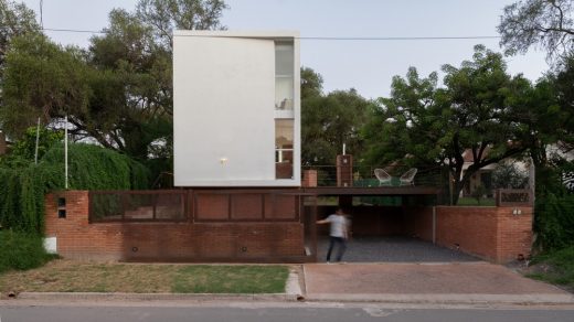 White Curve Housing in Cordoba