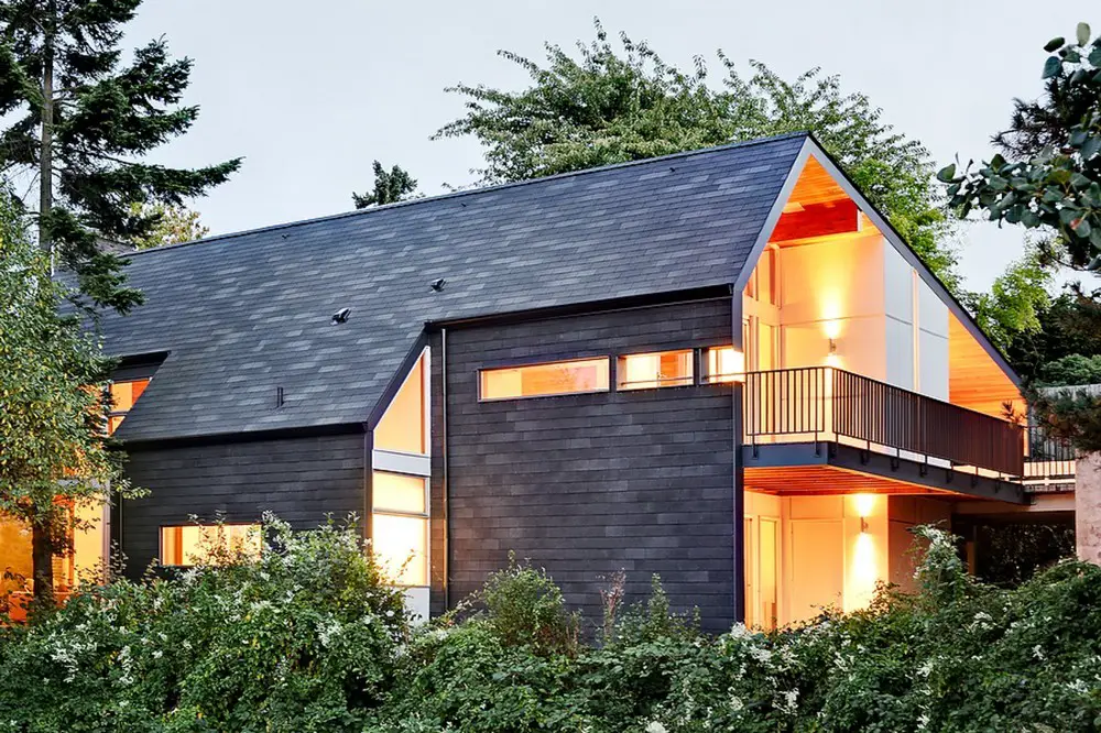 Folded Plane House in Seattle