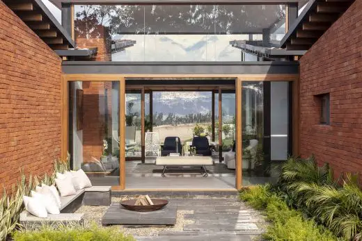 Modern Imbabura home design by Studio Alfa