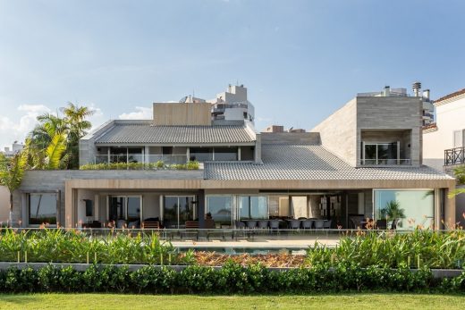 New luxury home in São Paulo state designed by Basiches Arquitetos Associados